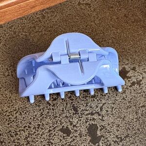 Free w/ purchase - Cozy Clip in Periwinkle